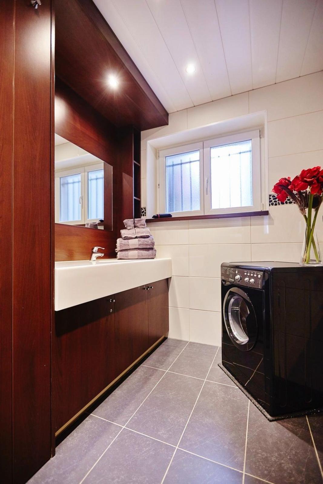 Appartement Cozy And Stylish With A-c In Center!